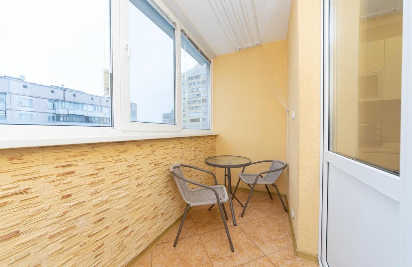 Apartments Near Poznyaki Station Kiev Luaran gambar